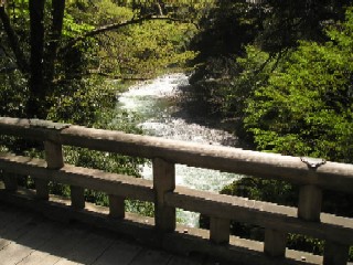 鶴仙渓を流れる大聖寺川。