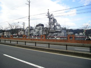舞鶴港に停泊中の護衛艦