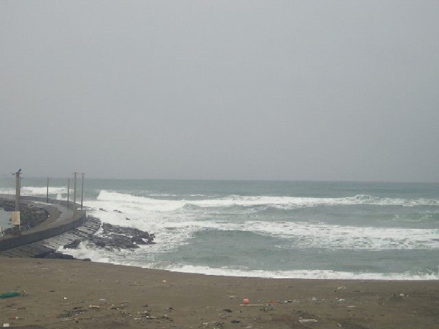 浴場からは冬の日本海が見える。