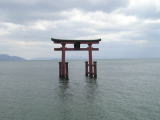 琵琶湖に浮かぶ白髭神社大鳥居