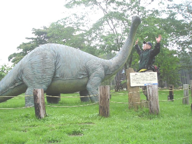 園内で恐竜アパトサウルスと遭遇。