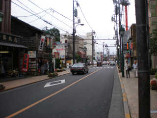 昭和レトロの雰囲気が漂うK5（旧青梅街道）。