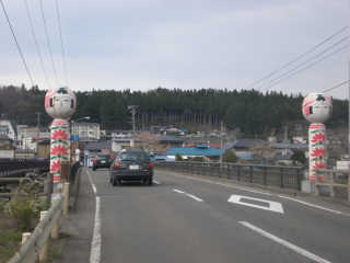 遠刈田大橋の欄干は、巨大なこけしだ。