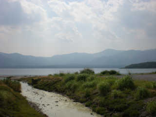 恐山にある宇曽利山湖。