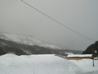 神岡、富山方面は雪が降っているらしく、空が灰色だった。