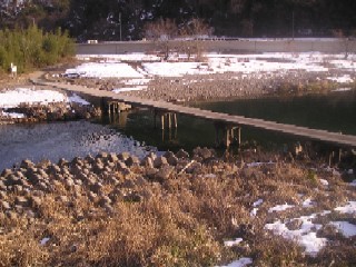 武儀川で見つけた沈下橋。