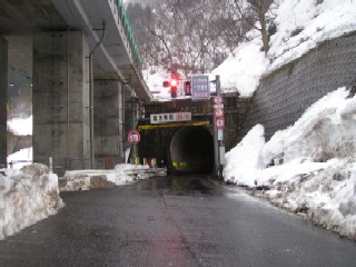 柳ケ瀬トンネル。旧北陸線のトンネルだ。