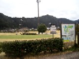 隣には飛距離が１／２のボールを使うケイマンゴルフ場がある。