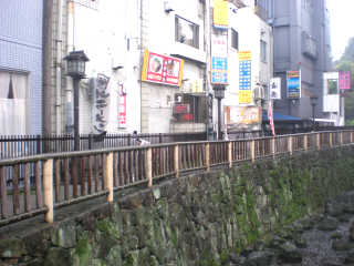 お店の裏手は石神井川親水公園。