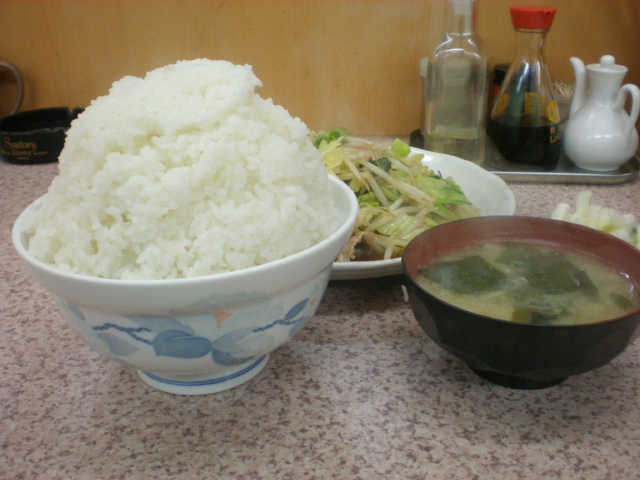 肉野菜炒め定食・ご飯大盛り（740円）