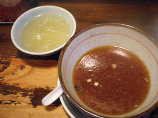 残ったつけ汁はスープ割り（無料）にできる。