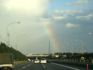 東関道で前方に虹を発見！Good　Luck！
