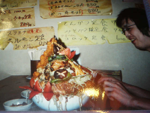 中華のんきのフラッグシップ、のっけ丼スペシャル（1,000円）。※のっけ丼ミニスペシャルを完食した人しか挑戦できません。