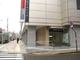 JR福井駅に続く駅前大通り沿いにある放送会館。