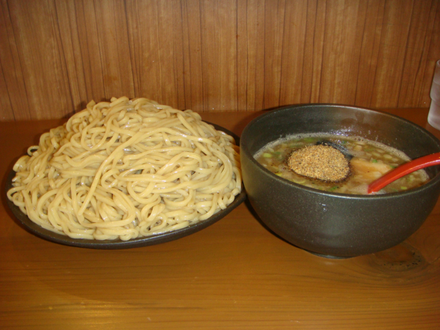 つけ麺テラ盛1.2kg（1,200円）
