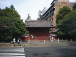 東京大学本郷キャンパスにある赤門