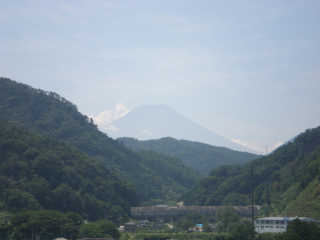 中央道初狩ＰＡから富士山を望む。